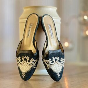 Oscar de la Renta Blue Embroidered Mules Slip-On Pointed Toe Slides Size 37.5